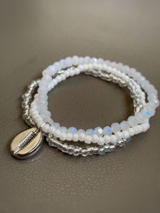 White faceted bead Bracelet ✨