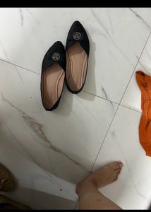 Black Pointed Toe Flats ✨