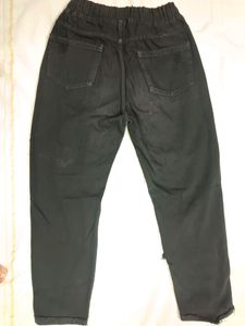 Black fraided boyfriend jeans with elastic waist ✨