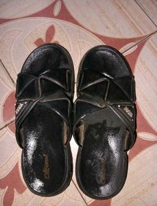 STYLISH BLACK COLOUR FLIP FLOPS