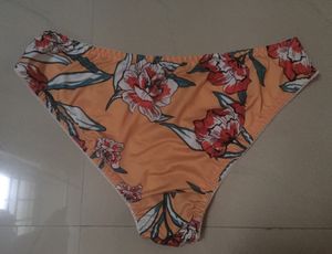 Urbanic Lingerie Set, could be wore in 3 different ways