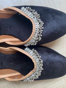 Embellished Black Velvet Juttis