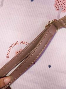 handbag Strip