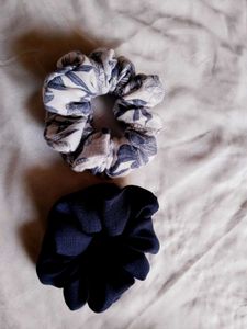 Set of 4 Blue and White Scrunchies
