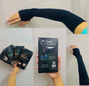 Set Of 4 Hand Sleeves