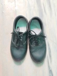 BLACK SCHOOL SHOES