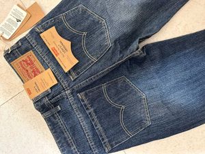 Levi&#39;s Denim Jeans(28 Waist)