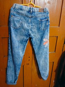 Girl&#39;s Distressed Denim Jeans