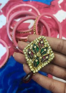 Beautiful Bangle Set With Free Saree Pin