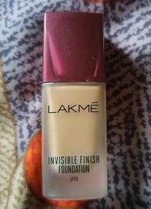 Lakme Invisible Finish Foundation SPF8