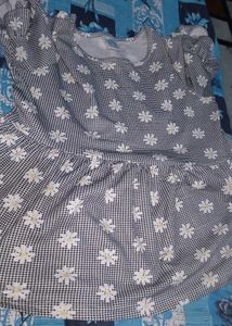 Daisy Print Ruffle Sleeve Top