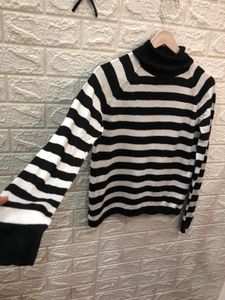 Striped Turtleneck Sweater🕸️‼️