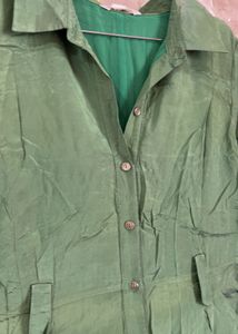 Green Fitting Top With Pockets