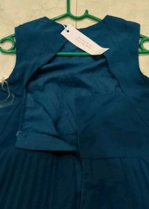 Elegant Blue Pleated Maxi Dress 30-32