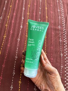 Jovees Tea Tree Herbal Facewash