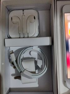 I Phone 7 32 Gb Box Not Original Chargger And Earphones Original With Brand New Condition