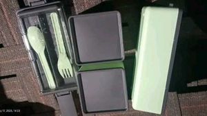 Stackable 2-Tier Lunchbox with Cutlery