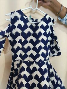 Stylish Blue &amp; White Geometric Cold Shoulder Dress