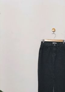 Font Slit Denim Skirt 🖤