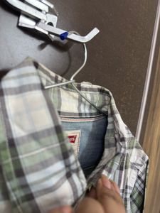 Levi&#39;s Plaid Flannel Shirt