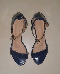 😍Navy Blue Heels 👠 💙