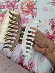 Beautiful Combo Of Comb And Clutcher