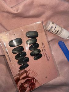 Green Press On Nails