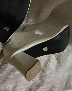 Y2k 💕White Leather patent Ankle Boots