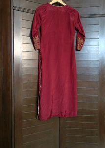 Sabhyata Women Maroon Silk Blend Embroidered Kurta
