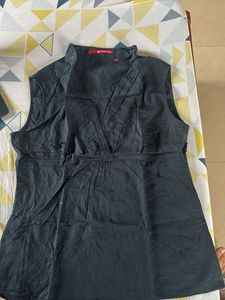 Black sleeveless button up top