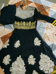 Trendy Gown With Pad