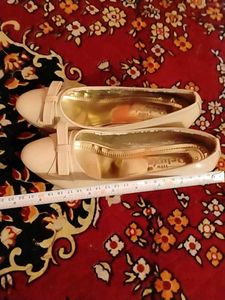 Elegant Ballet Flats with Bow