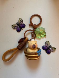 Chill Capybara Keychain 🤎
