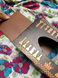 Plywood tissue box with chess pawn Design
