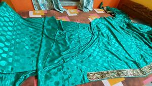stylish Glossy saree