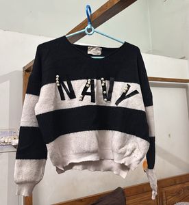 Chic Black &amp; White Striped Sweater