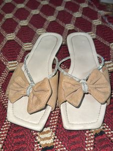 Bow Detail Slides