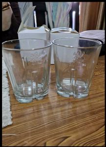 brand new glass set Of 4