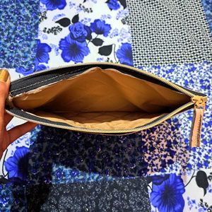 Myglamm Textured Golden Vanity Makeup Pouch