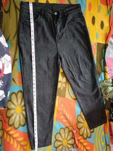 Dark Wash Cropped Jeans