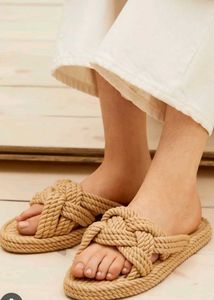 H&M Slides