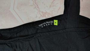 One side shoulder black crop top