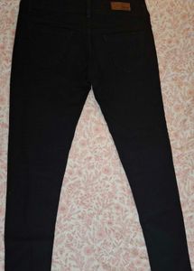 Classic Black High-Waisted Skinny Jeans