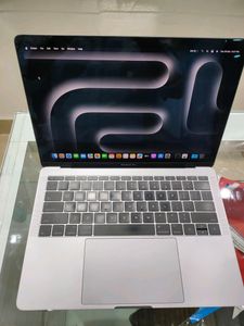 MacBook Pro 13&#34; Mid 2017 - 8GB RAM, 256GB SSD