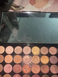 Swiss Beauty 32 Eyeshadow