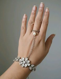 Sparkling Floral Bracelet