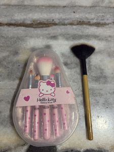 MAKEUP BRUSHES