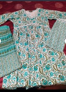 Women&#39;s Kurti Set