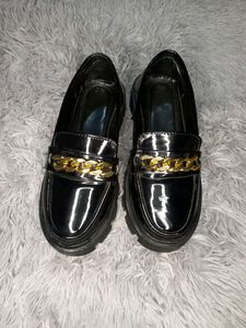 BLACK LOAFER