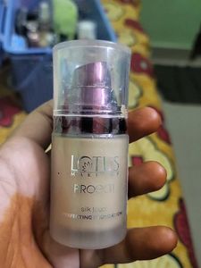 Foundation And Compact Powder Lotus Brand